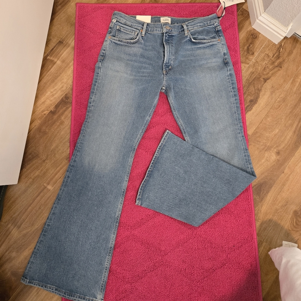 NWT Citizens of Humanity Isola Flare Jean, Size 31
